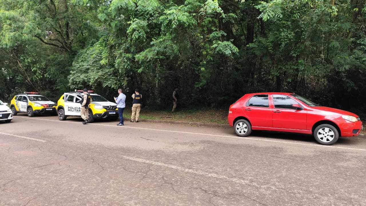 Helicóptero Falcão e dezenas de policiais caçam suspeito que fugiu para mata em Cascavel