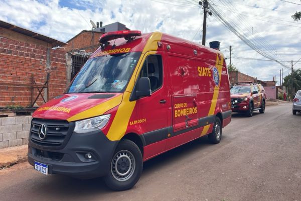 Imagem referente a notícia: Jovem de 22 anos é baleado em plena luz do dia no Conjunto Abelha em Cascavel