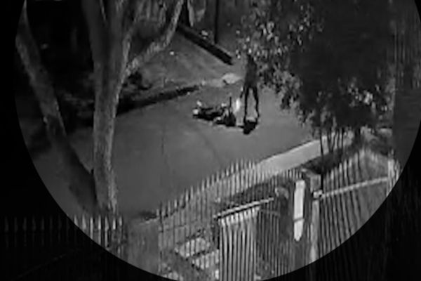 Câmera flagra execução brutal de homem com 18 tiros no Jardim Clarito em Cascavel