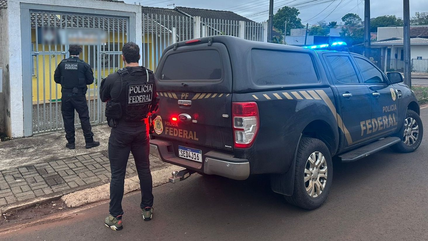 Polícia Federal estoura esquema milionário que usava escoltas armadas para contrabando no Paraná