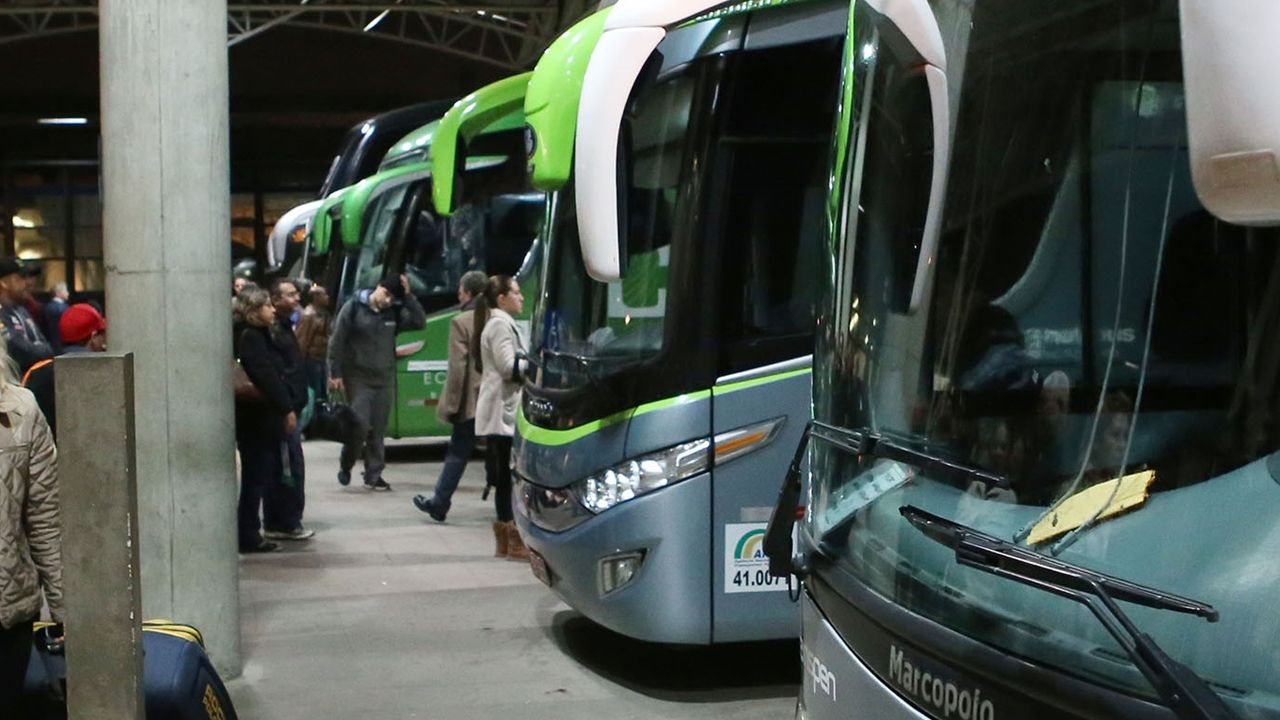 Com 58 mil novos empregos, setor de serviços impulsiona trabalho no Paraná em 2025