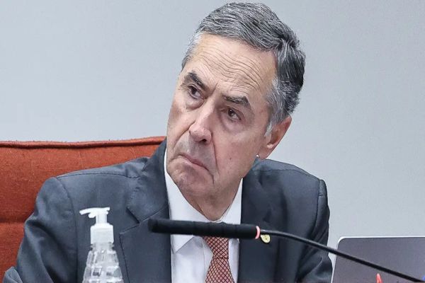 Imagem referente a notícia: Barroso anuncia que vai deixar cargo de ministro do STF