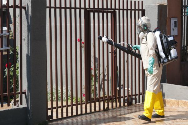 Cascavel adquire 12 bombas costais motorizadas para reforçar combate ao mosquito Aedes aegypti