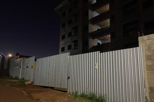 Imagem referente a notícia: Homem morre após cair de prédio em construção, em Cascavel
