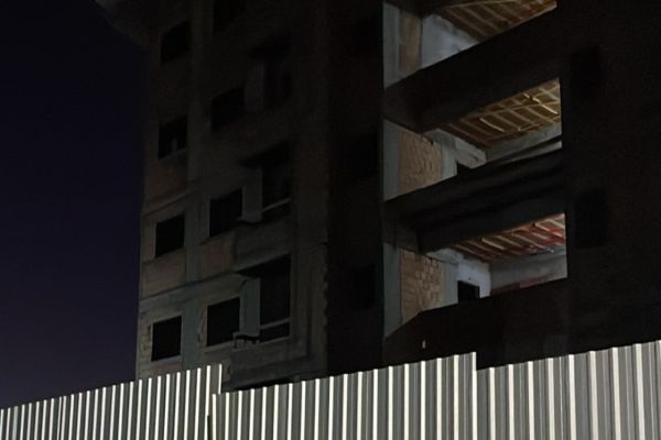 Imagem referente a notícia: Homem morre após cair de prédio em construção, em Cascavel