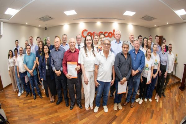 Copacol destina R$ 2,6 milhões para Apaes e hospitais da região