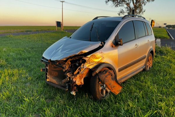 Imagem referente a notícia: Colisão entre carro e caminhão mobiliza equipes na PR-182 em Toledo