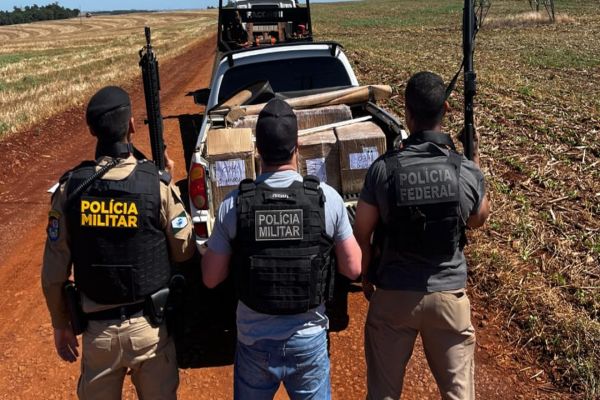 Ação conjunta flagra caminhonete carregada com cigarros eletrônicos no interior do Paraná