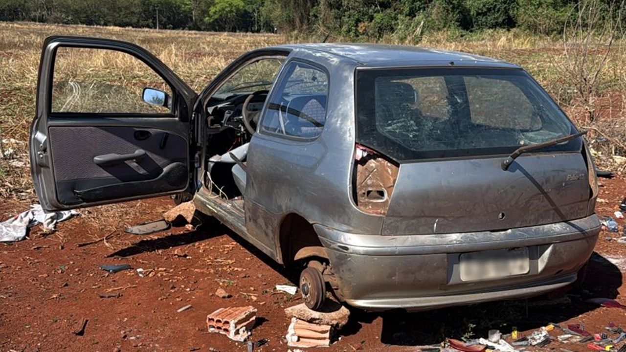 Carro é encontrado totalmente depenado em Cascavel após furto