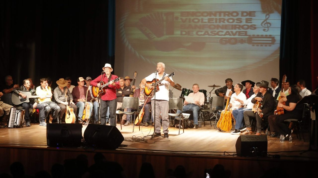 Cascavel celebra a tradição musical com exposição e encontro de violeiros e sanfoneiros