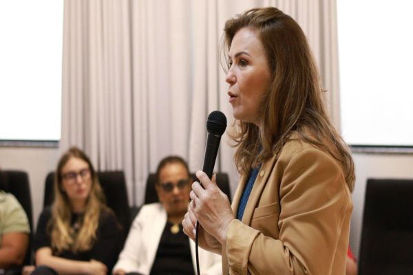 Imagem referente a notícia: Cascavel recebe a secretária estadual Leandre Dal Ponte em agenda voltada à promoção da igualdade e justiça social