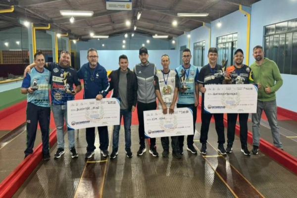 Imagem referente a notícia: Emoção e disputa marcam a grande final da 2ª Copa Almari Laura Buhler de Bolão em Catanduvas