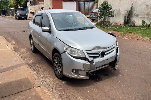 Duas mulheres feridas após acidente entre Voyage e Palio no bairro Interlagos em Cascavel; Condutor do Voyage não tem CNH