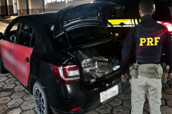 Polícia Rodoviária Federal apreende quase 100 kg de maconha na BR-277, em Santa Terezinha de Itaipu