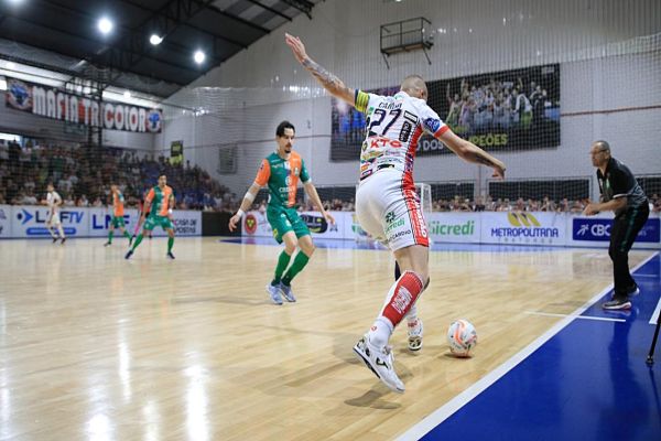 Imagem referente a notícia: Cascavel Futsal vence o Marreco e avança para as quartas de final da Liga Nacional