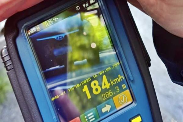 Imagem referente a notícia: Radar flagra carro a 184 km/h na BR-277 e motorista pode perder a CNH