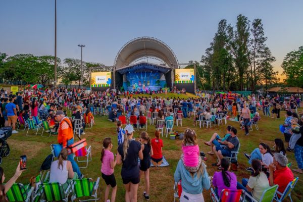 Imagem referente a notícia: Itaipu leva milhares de pessoas para Tarde da Família no Gramadão
