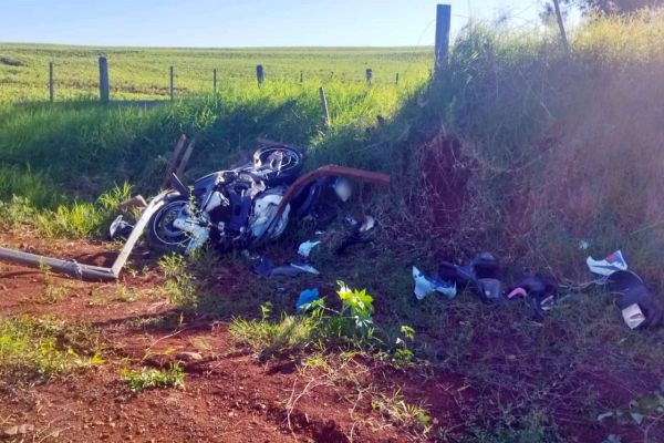 Motociclista de 38 anos morre após perder o controle e atingir barranco na PR-239