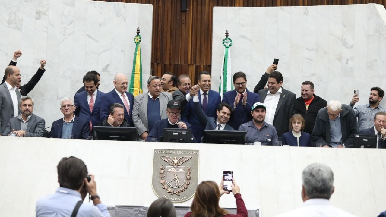 Assembleia Legislativa reage à crise do leite com projeto que proíbe reconstituição de produtos lácteos de origem importada no PR