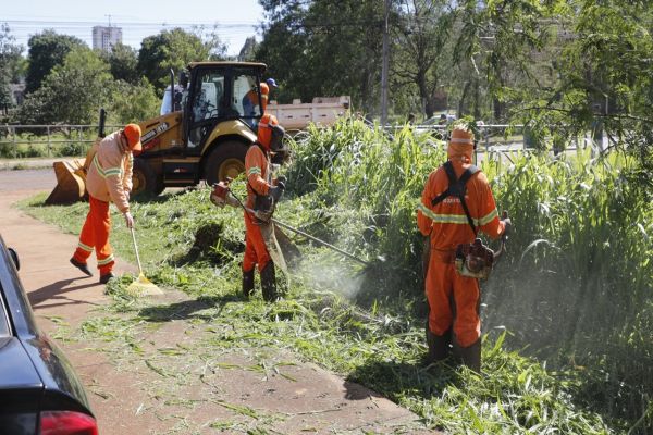 Programa "Sema nos Bairros" leva limpeza e conscientização ambiental ao Santa Cruz