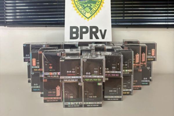 Imagem referente a notícia: Contrabando de cigarros eletrônicos é flagrado pela BPRv na BR-277 em Santa Tereza do Oeste