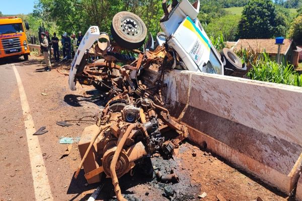 Imagem referente a notícia: Motorista morre após perder controle de caminhão sobre a Ponte do Rio dos Padres na PR-239