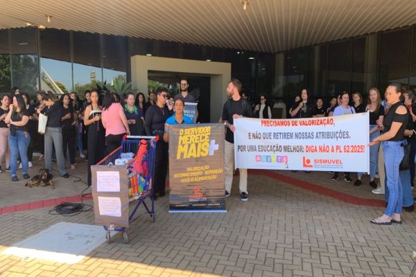 Servidores de Cascavel intensificam protestos e exigem vale-alimentação de R$800