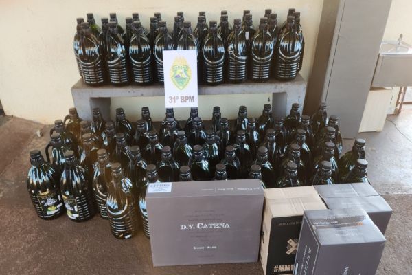 Vectra carregado com 400 litros de azeite estrangeiro é apreendido em Assis Chateaubriand ao amanhecer