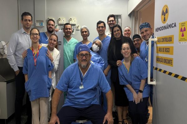 Huop realiza pela primeira vez cirurgia cardíaca com técnica minimamente invasiva