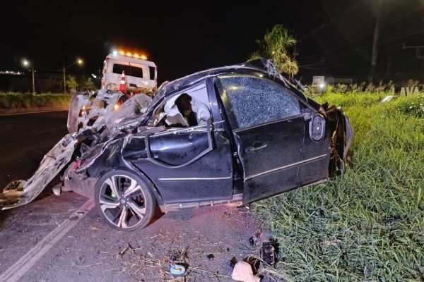 Jovem de 28 anos morre após carro colidir com palmeira na BR-376 em Sarandi