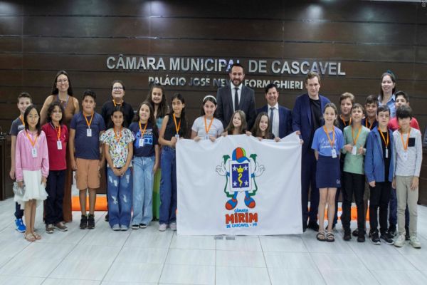 Câmara Mirim de Cascavel entrega 128 propostas para melhorar bairros, escolas e comunidades