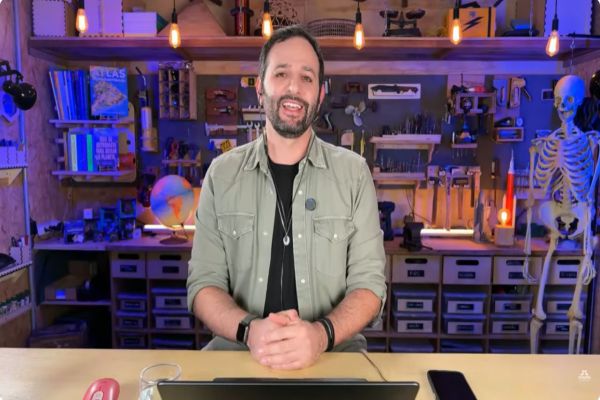 Divulgador científico Iberê Thenório fala sobre como enfrentar a desinformação climática em webinar da Itaipu