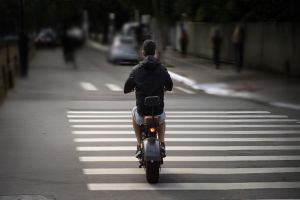 Imagem referente à notícia: Vereadores de Cascavel aprovam lei que endurece regras para bicicletas elétricas e patinetes na cidade