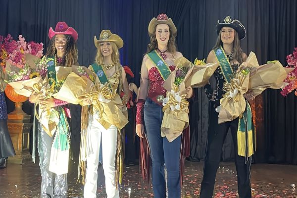 Imagem referente a notícia: Noite de glamour e tradição: Cascavel dá início à Expovel 2025 com a escolha da nova Rainha