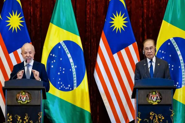 Imagem referente a notícia: Problema do mundo é ausência de lideranças, diz Lula na Malásia