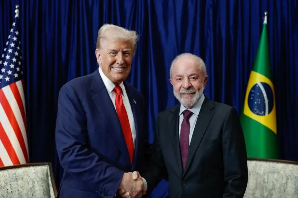 Imagem referente a notícia: Lula se reúne com Trump na Malásia e discute relações entre Brasil-EUA