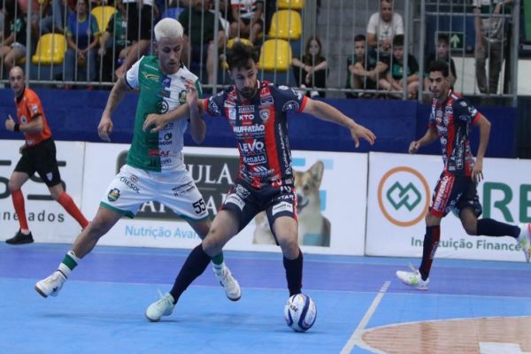 Imagem referente a notícia: Cascavel Futsal é eliminado nos pênaltis pelo Marreco e dá adeus ao Paranaense