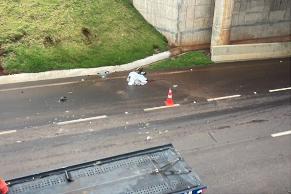 Homem morre e outro fica gravemente ferido após perseguição policial no Trevo Cataratas em Cascavel