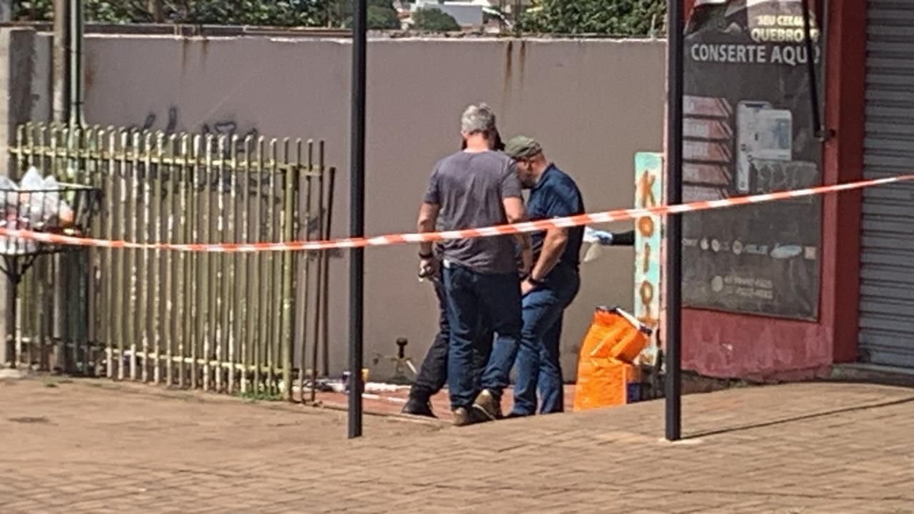 Delegacia de Homicídios investiga execução no Bairro Santa Cruz; vítima foi atingida por diversos disparos dentro da própria casa