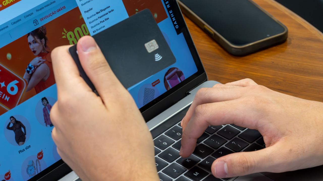 Sobe de 13% para 38% total de consumidores que desistiram de importar  devido à “taxa das blusinhas”, revela CNI