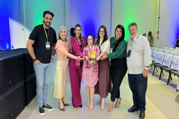 Imagem referente a notícia: Acic Mulher é premiada em Congresso da Faciap