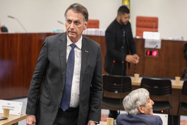 Imagem referente a notícia: Recurso de Bolsonaro cita cerceamento de defesa e pede revisão da pena