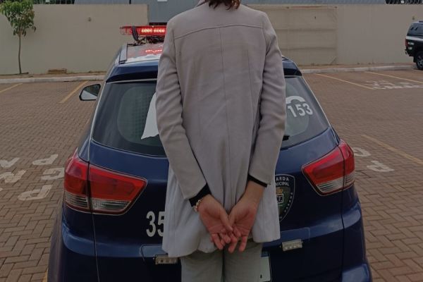 Mulher é detida por furto em supermercado na Avenida Brasil em Cascavel