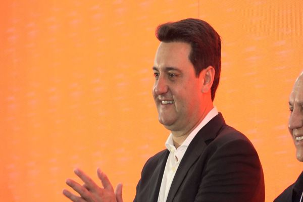Imagem referente a notícia: Ratinho Junior anuncia Investimento de R$ 100 milhões para levar internet ao campo; Show Rural agora é patrimônio oficial do Paraná
