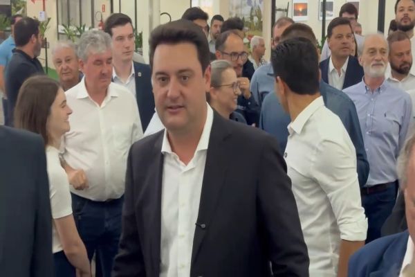 Ratinho Junior anuncia megaprograma para resolver apagões no campo e lança “Se Liga Aí” em Cascavel