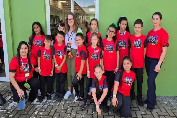 Imagem referente a notícia: Alunos de Toledo apresentam 12 projetos na FIciências 2025, em Foz do Iguaçu