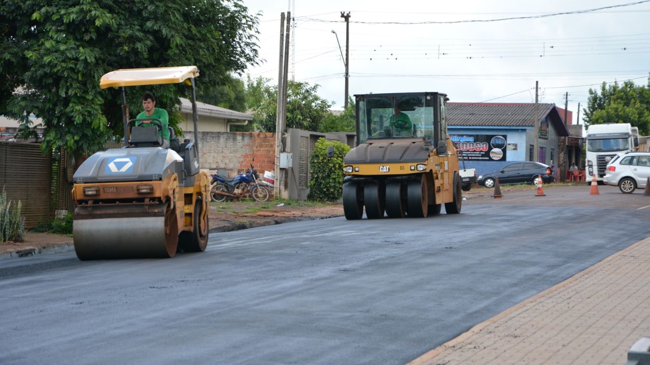 Avenida Paraná recebe nova pavimentação asfáltica sem custos para o Município de Corbélia