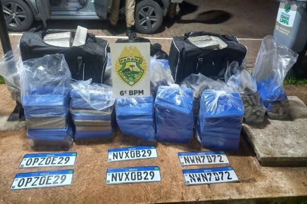 Operação conjunta entre PM e PF intercepta carro roubado com quase 400 kg de maconha na BR-277 em Santa Tereza do Oeste