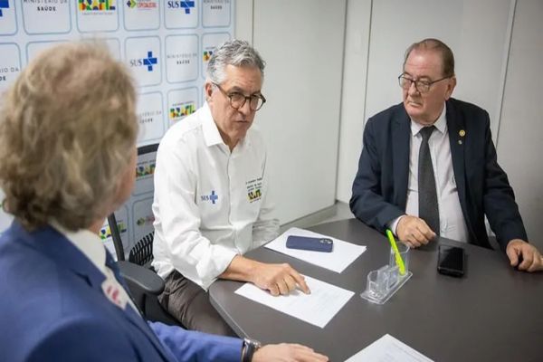 Zeca Dirceu garante novos investimentos e obras para a Uopeccan de Cascavel após articulação em Brasília