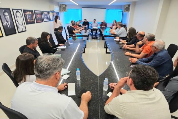 Falhas constantes de energia no Oeste do Paraná acendem alerta e mobilizam prefeitos e entidades